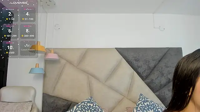 Snapshot of FaloonRoussel chatting on October 2025 05:57:02 PM FaloonRoussel online show from October 2025 05:57:02 PM