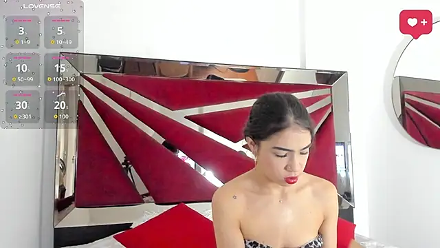 Snapshot of FaloonRoussel chatting on July 2026 06:23:01 PM FaloonRoussel online show from July 2026 06:23:01 PM