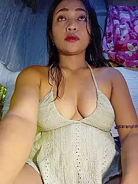 Snapshot of prettybella4u chatting on June 2026 01:37:01 PM prettybella4u online show from June 2026 01:37:01 PM