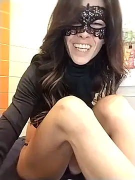 EmySkinny85 online show from December 2024 04:25:01 PM