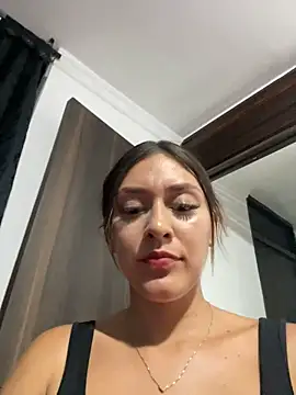 Snapshot of Rose-euphoria chatting on December 2024 01:39:02 AM Rose-euphoria online show from December 2024 01:39:02 AM