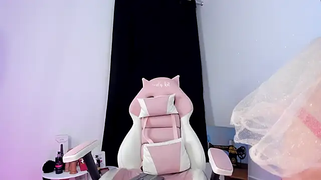 lovely kitt online show from February 2025 12:38:02 AM