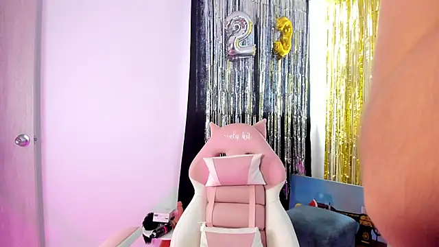 lovely kitt online show from February 2025 05:29:01 PM