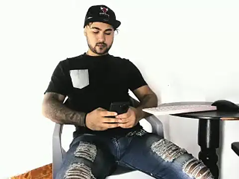 Sebas-hott online show from October 2025 10:33:02 PM