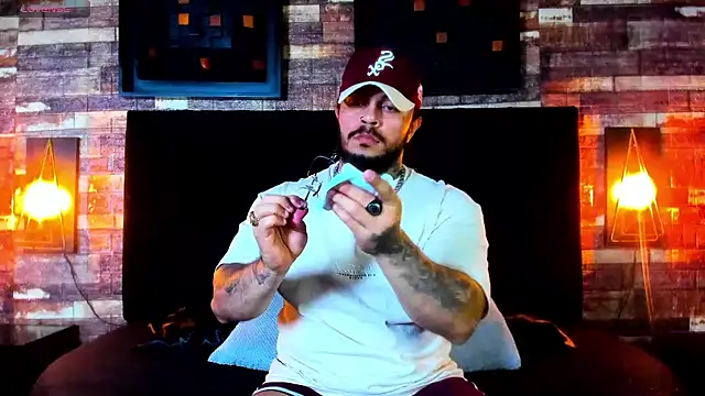 Snapshot of Van_Velckan chatting on January 2025 03:48:01 AM Van Velckan online show from January 2025 03:48:01 AM