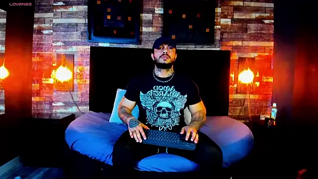 Snapshot of Van_Velckan chatting on January 2025 03:27:02 AM Van Velckan online show from January 2025 03:27:02 AM