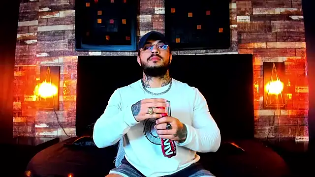 Snapshot of Van_Velckan chatting on February 2025 04:15:02 AM Van Velckan online show from February 2025 04:15:02 AM