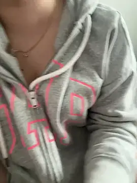 Snapshot of Rei1216xo chatting on March 2025 06:27:01 AM Rei1216xo online show from March 2025 06:27:01 AM