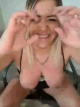 Snapshot of Miss_skia chatting on December 2024 03:04:02 PM Miss skia online show from December 2024 03:04:02 PM