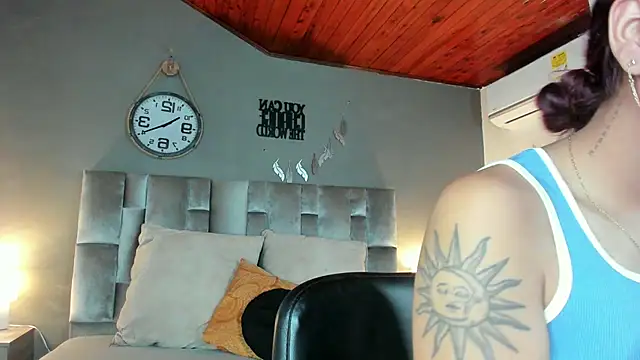 Snapshot of alaia-rogers chatting on December 2024 11:37:02 AM alaia-rogers online show from December 2024 11:37:02 AM