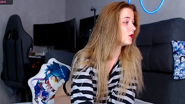 Snapshot of CassidyKiss chatting on November 2025 11:10:01 AM CassidyKiss online show from November 2025 11:10:01 AM