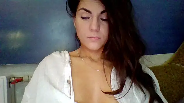 Snapshot of AliceTailor chatting on June 2026 04:43:01 PM AliceTailor online show from June 2026 04:43:01 PM