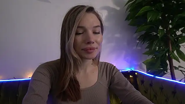 IceDanielles online show from February 2025 12:39:02 PM