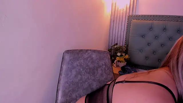 Celeste Mcs  online show from November 2025 04:01:02 AM