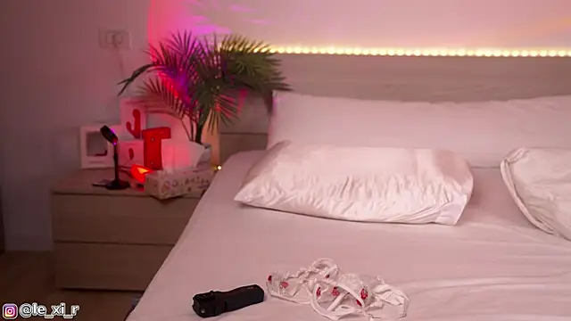 Lexi Reed online show from October 2025 02:08:01 PM