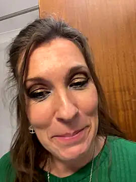 Snapshot of Lwhite1 chatting on October 2025 09:02:01 PM Lwhite1 online show from October 2025 09:02:01 PM