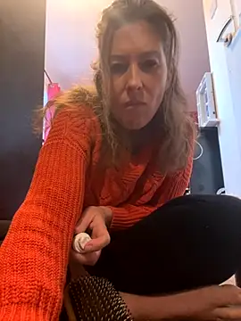 Snapshot of Lwhite1 chatting on October 2025 04:31:02 PM Lwhite1 online show from October 2025 04:31:02 PM