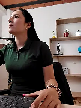 merlinaadams  online show from September 2025 08:01:01 PM