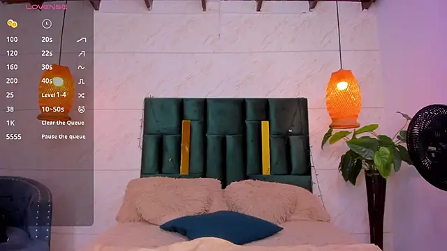 Taiissa  online show from December 2024 06:57:01 PM