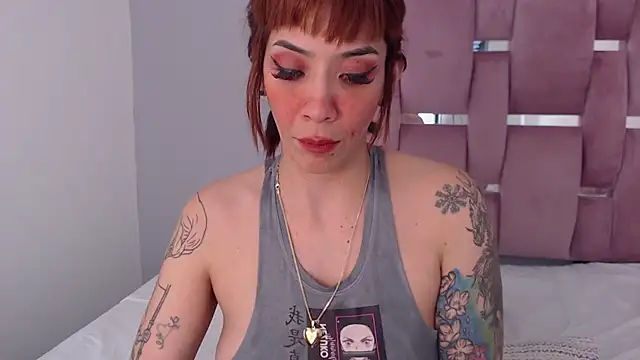 Snapshot of EmiliaKurt chatting on January 2025 08:26:02 PM EmiliaKurt online show from January 2025 08:26:02 PM