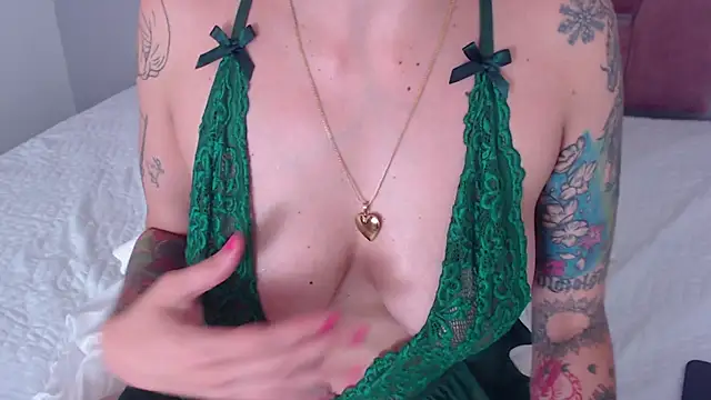 Snapshot of EmiliaKurt chatting on February 2025 04:25:02 PM EmiliaKurt online show from February 2025 04:25:02 PM