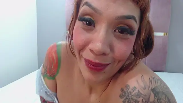 Snapshot of EmiliaKurt chatting on March 2025 09:24:01 PM EmiliaKurt online show from March 2025 09:24:01 PM