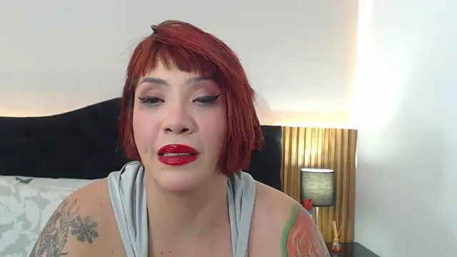 Snapshot of EmiliaKurt chatting on November 2025 05:25:02 PM EmiliaKurt online show from November 2025 05:25:02 PM