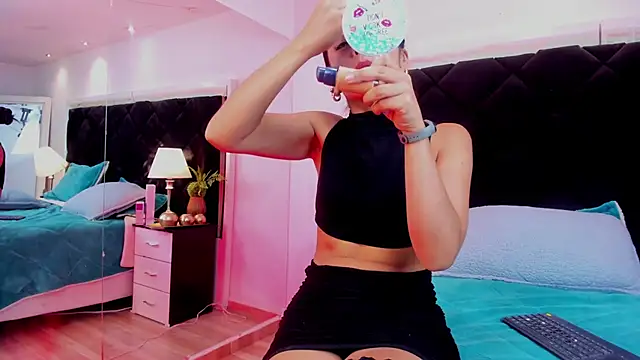 Snapshot of Holly_Brensonexx_ chatting on January 2025 10:27:02 PM Holly Brensonexx online show from January 2025 10:27:02 PM