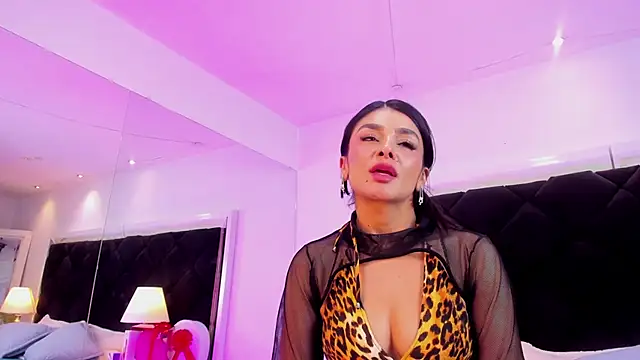Snapshot of Holly_Brensonexx_ chatting on February 2025 11:33:02 PM Holly Brensonexx online show from February 2025 11:33:02 PM