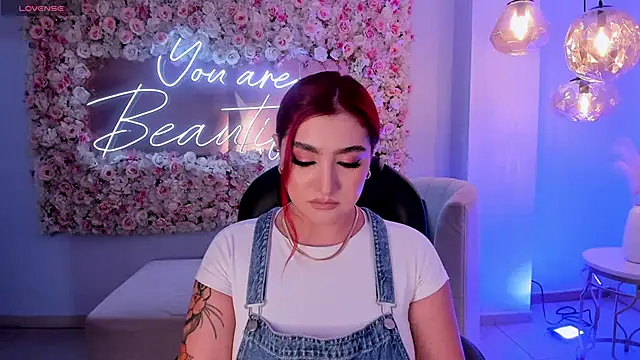 Snapshot of ViolettCastel chatting on September 2025 06:21:01 PM ViolettCastel online show from September 2025 06:21:01 PM