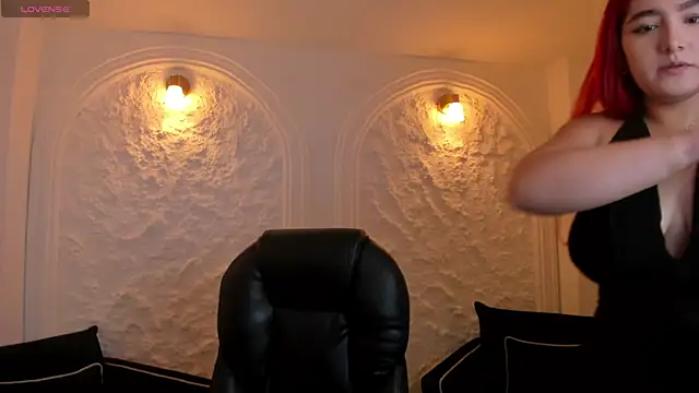 Snapshot of ViolettCastel chatting on October 2025 05:44:01 PM ViolettCastel online show from October 2025 05:44:01 PM