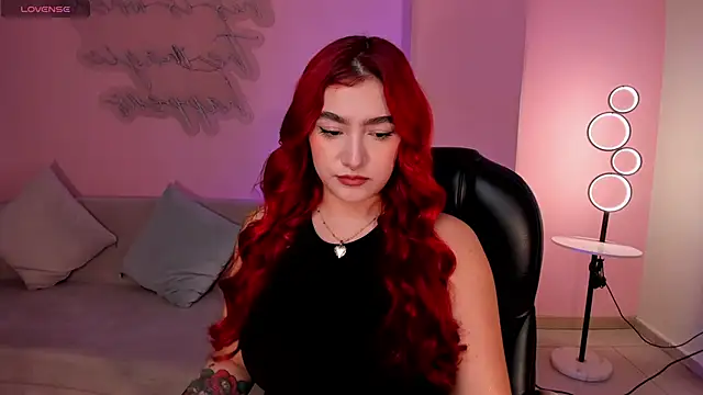 Snapshot of ViolettCastel chatting on October 2025 07:00:01 PM ViolettCastel online show from October 2025 07:00:01 PM