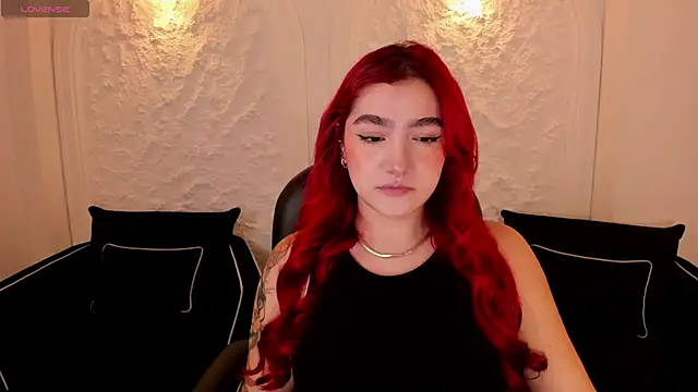 Snapshot of ViolettCastel chatting on October 2025 04:50:01 PM ViolettCastel online show from October 2025 04:50:01 PM