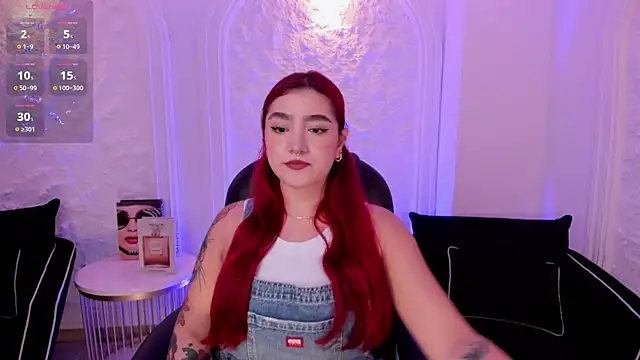 Snapshot of ViolettCastel chatting on October 2025 06:53:01 PM ViolettCastel online show from October 2025 06:53:01 PM