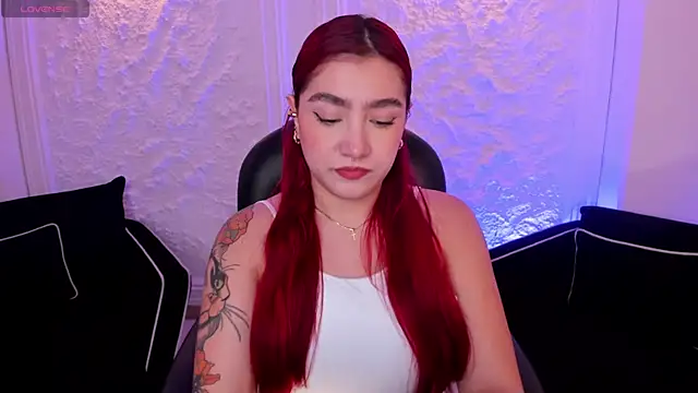 Snapshot of ViolettCastel chatting on October 2025 07:05:01 PM ViolettCastel online show from October 2025 07:05:01 PM