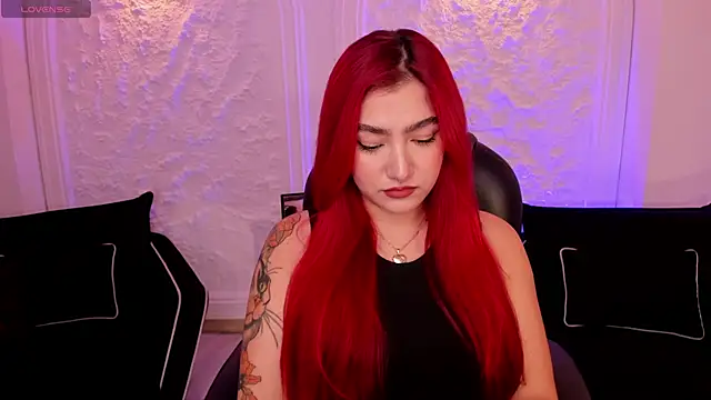 Snapshot of ViolettCastel chatting on October 2025 07:03:01 PM ViolettCastel online show from October 2025 07:03:01 PM