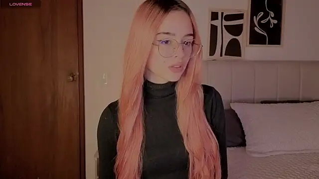 Snapshot of Roxxy_mora chatting on February 2026 10:30:01 PM Roxxy mora online show from February 2026 10:30:01 PM