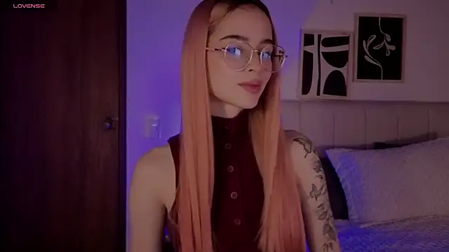 Snapshot of Roxxy_mora chatting on February 2026 10:46:02 PM Roxxy mora online show from February 2026 10:46:02 PM