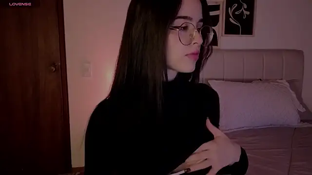 Snapshot of Roxxy_mora chatting on February 2026 10:40:01 PM Roxxy mora online show from February 2026 10:40:01 PM