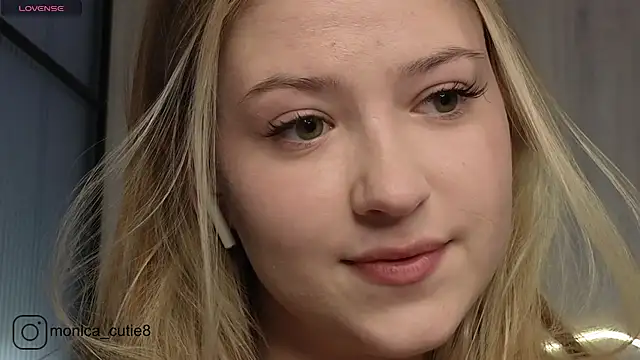 Monikacutie online show from December 2024 10:12:01 AM