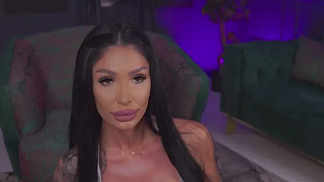 RaquelleVon online show from December 2024 07:18:01 PM