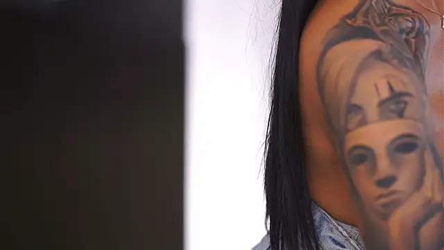 RaquelleVon online show from January 2025 10:01:02 PM