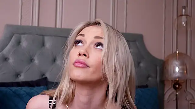 Snapshot of LucyAddison chatting on January 2025 06:33:01 AM LucyAddison online show from January 2025 06:33:01 AM