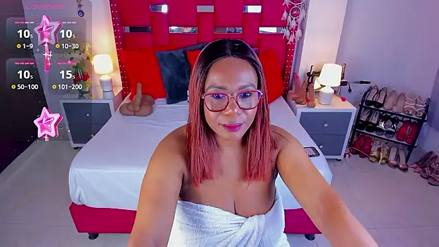 Snapshot of ShantalDior chatting on December 2024 02:46:01 AM ShantalDior online show from December 2024 02:46:01 AM