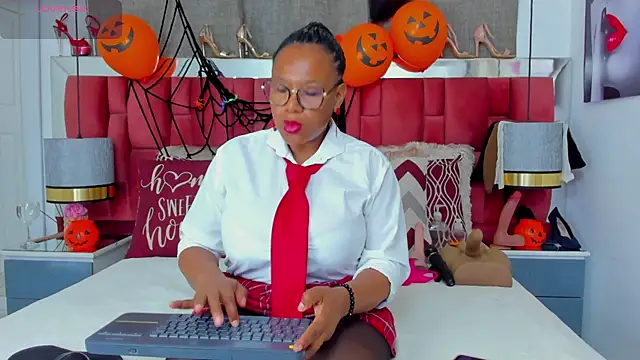 Snapshot of ShantalDior chatting on October 2025 03:29:02 AM ShantalDior online show from October 2025 03:29:02 AM