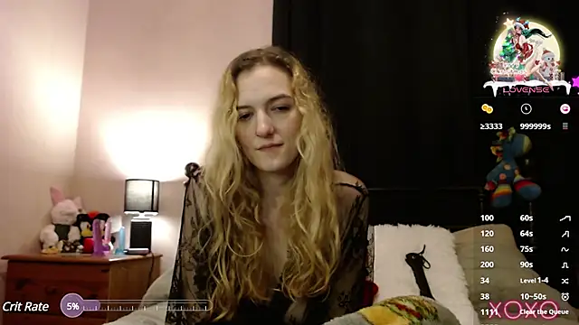 Snapshot of EllieeRose chatting on December 2024 11:14:01 PM EllieeRose online show from December 2024 11:14:01 PM