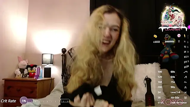 Snapshot of EllieeRose chatting on December 2024 06:44:02 PM EllieeRose online show from December 2024 06:44:02 PM