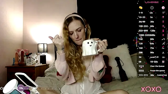 Snapshot of EllieeRose chatting on September 2025 01:33:01 PM EllieeRose online show from September 2025 01:33:01 PM