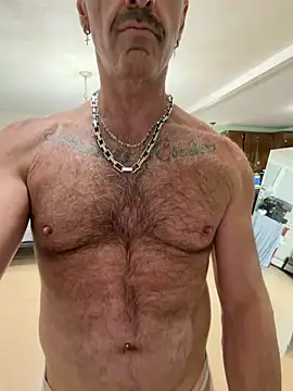 Snapshot of DaddySnowXX chatting on April 2026 08:17:01 AM DaddySnowXX online show from April 2026 08:17:01 AM
