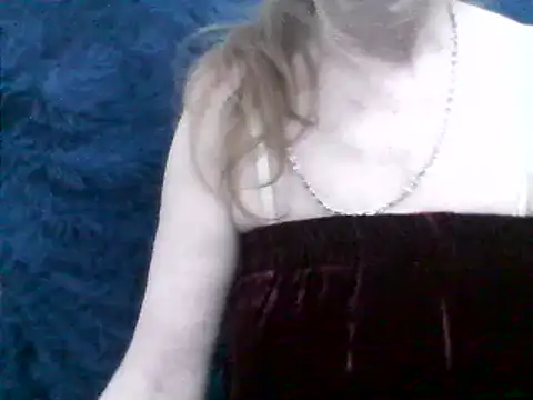 Snapshot of CarlyTreat chatting on December 2024 06:25:01 PM CarlyTreat online show from December 2024 06:25:01 PM
